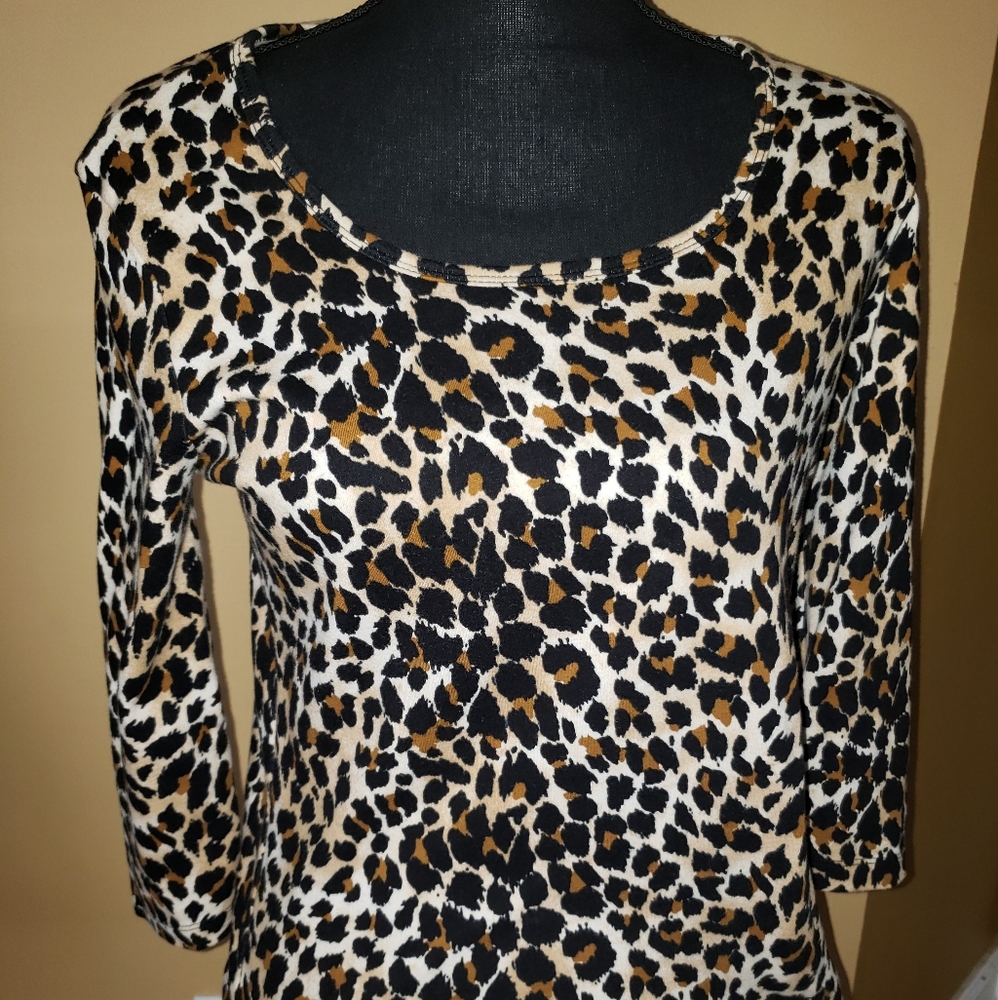 Pullover light weight top